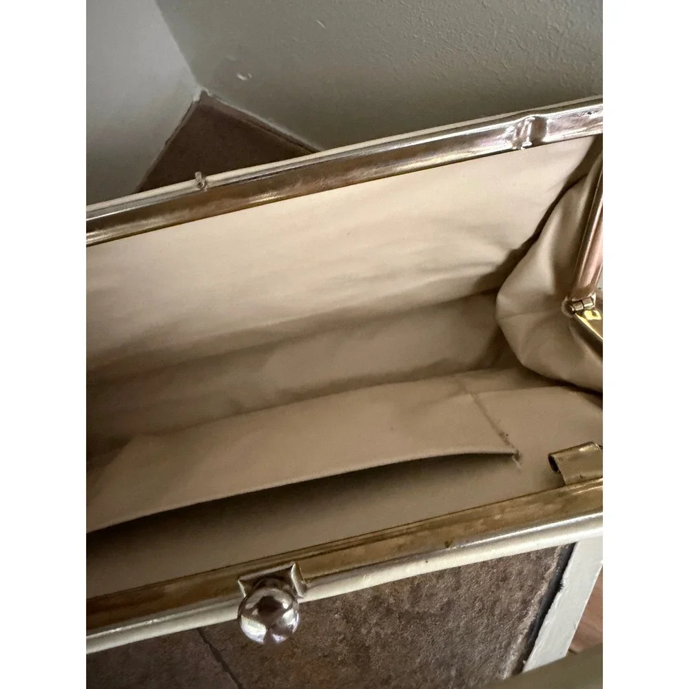 Vintage 60s Cream Faux Leather Embroidered Rose Floral Clutch Handbag Kiss Lock